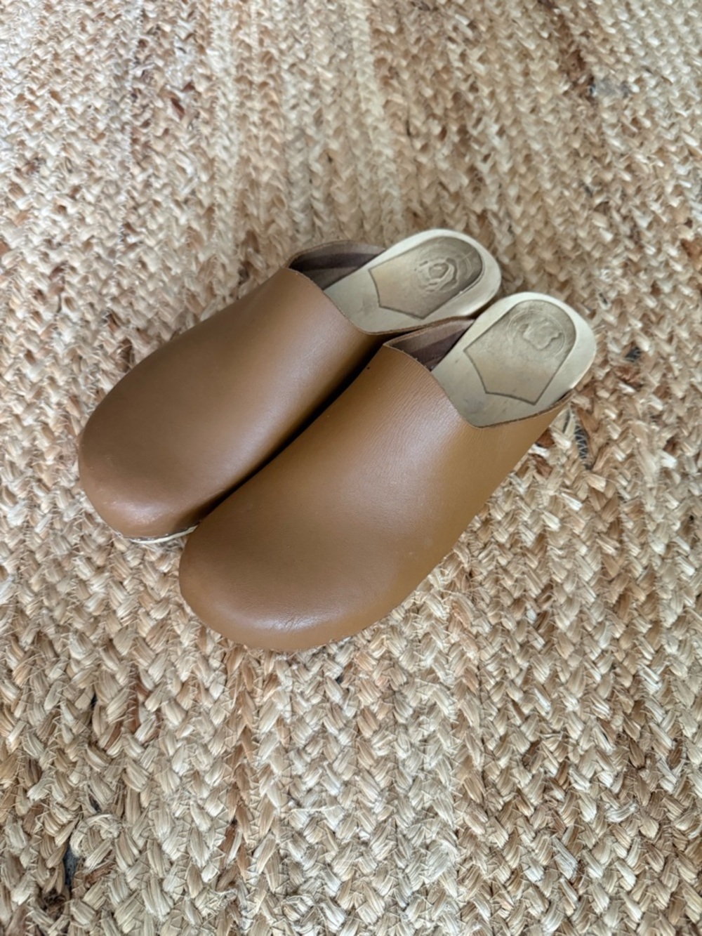 No. 6 Contour Clog on flat base